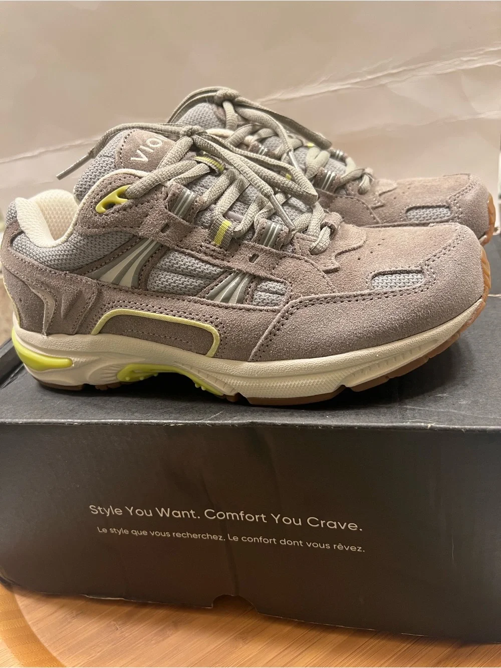 Vionic Women’s 23 Walk Gray Suede  Lace-Up Sneakers with Gum Outsole Size 5 New